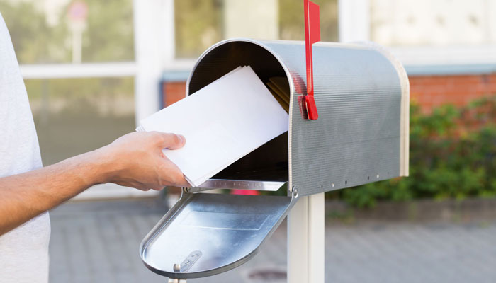 La pose d’une boîte aux lettres deux portes peut être effectuée par soi-même. Il faut cependant respecter certaines normes et certaines techniques de fixation.